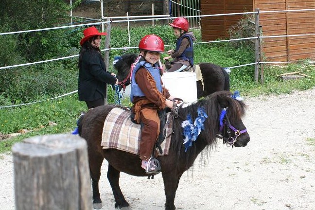 enfant poney